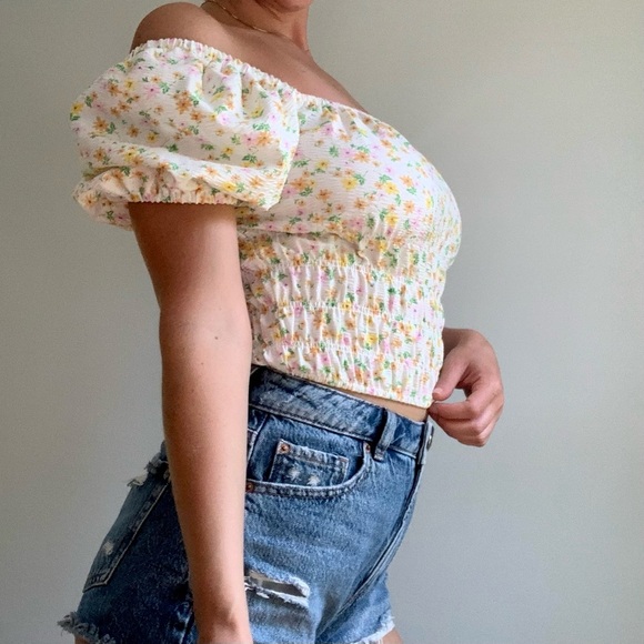 NWT peasant style crop top with puffy sleeves - Picture 1 of 8